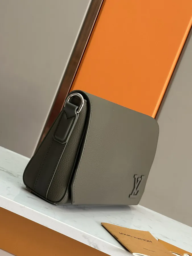 Pilot Mini Tote in Grained Calfskin