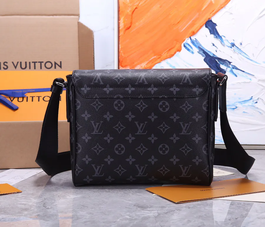 District Small Briefcase Elegant and Lightweight, Ideal for Daily Use