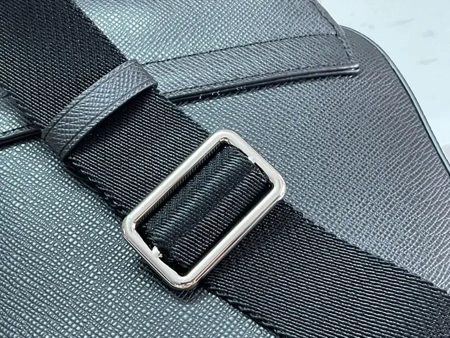 Louis Vuitton Avenue Shoulder Bag with Taïga Calfskin
