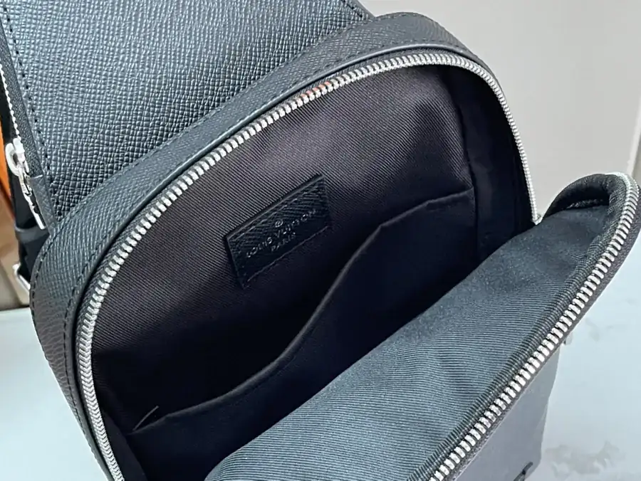 Louis Vuitton Avenue Shoulder Bag with Taïga Calfskin