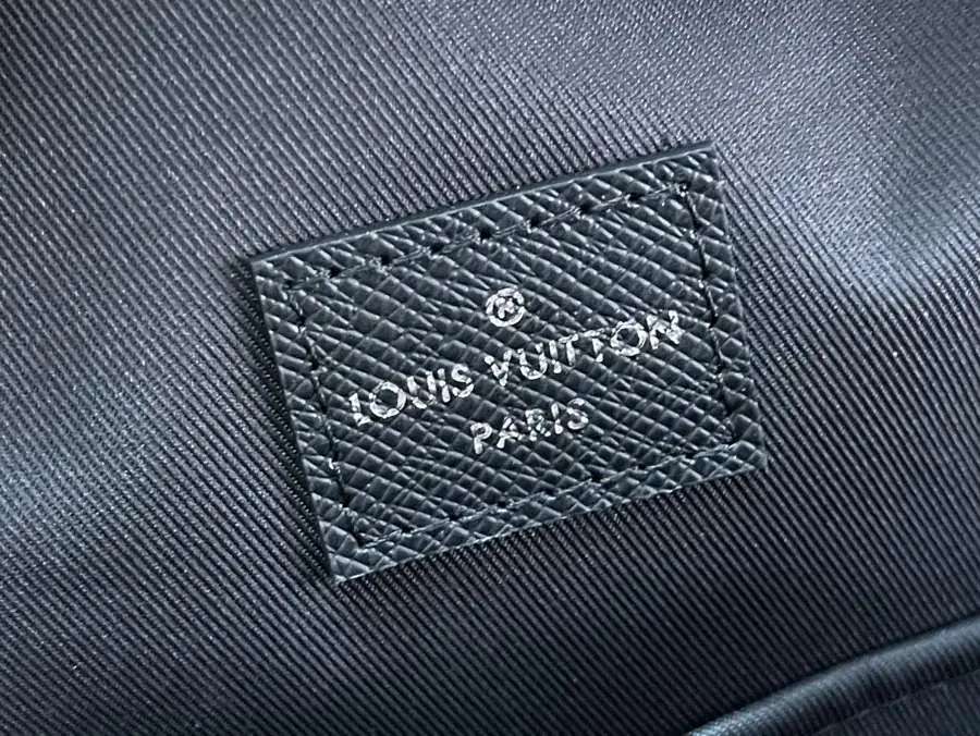 Louis Vuitton Avenue Shoulder Bag with Taïga Calfskin