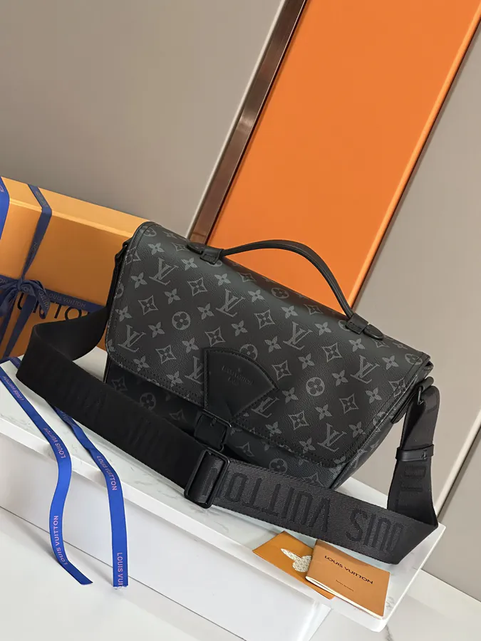 Louis Vuitton Montsouris Briefcase in Grained Calfskin