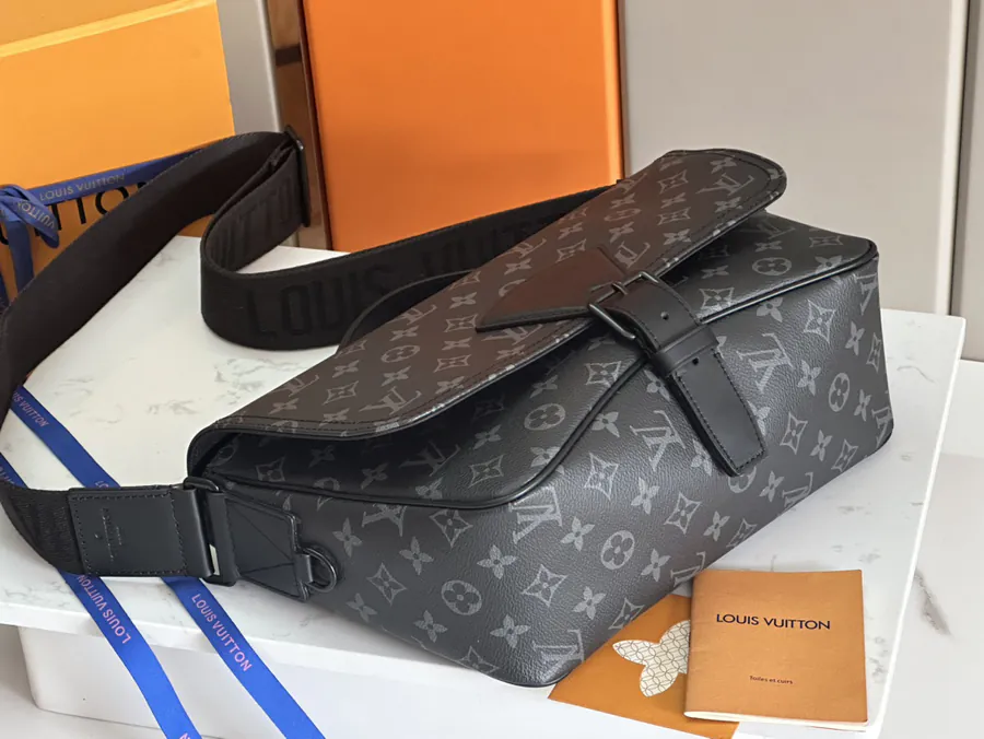 Louis Vuitton Montsouris Briefcase in Grained Calfskin