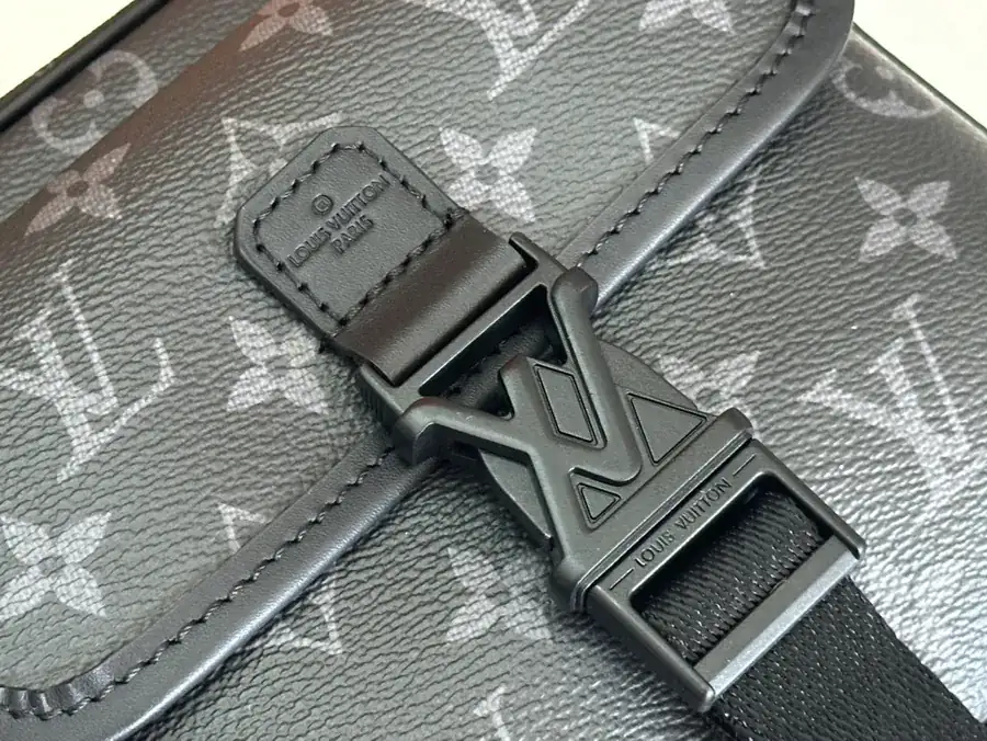 LV Getaway邮差包 Monogram Shadow皮革, 紧凑设计, 可转换手拿包