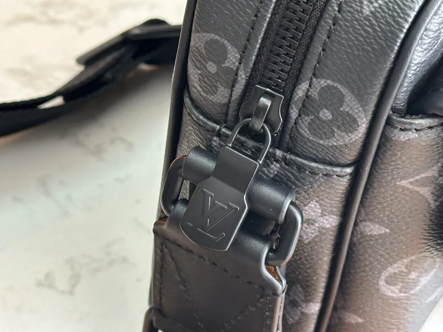 LV Getaway邮差包 Monogram Shadow皮革, 紧凑设计, 可转换手拿包