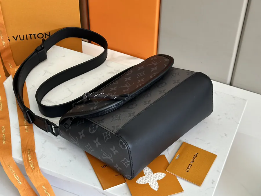 Ulse Messenger Bag
