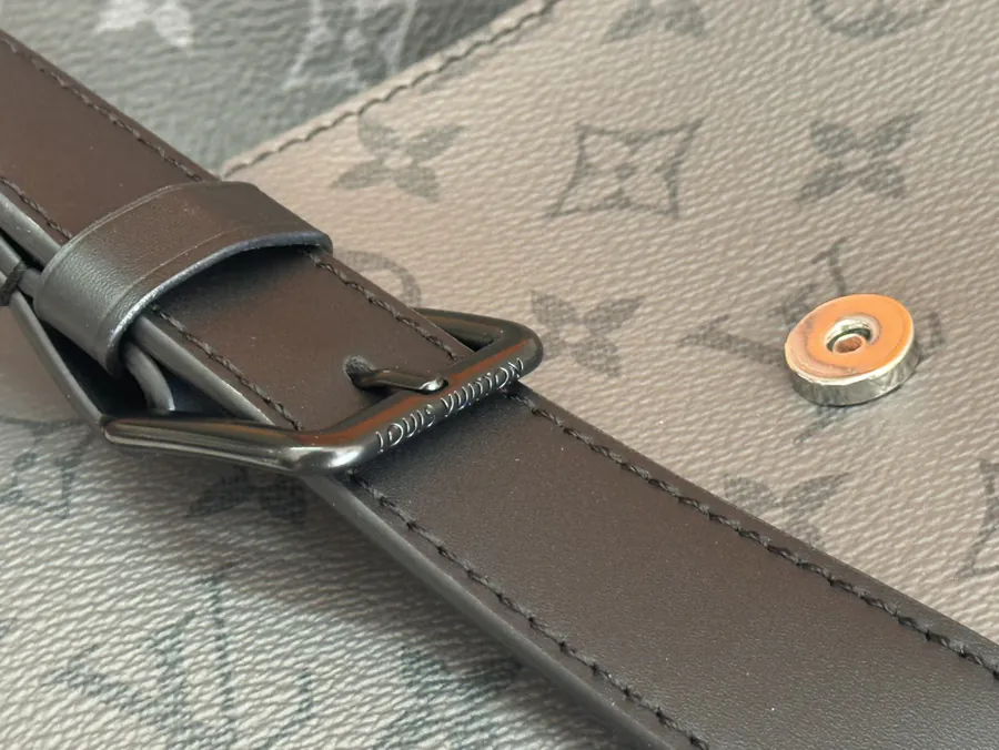 Ulse Messenger Bag