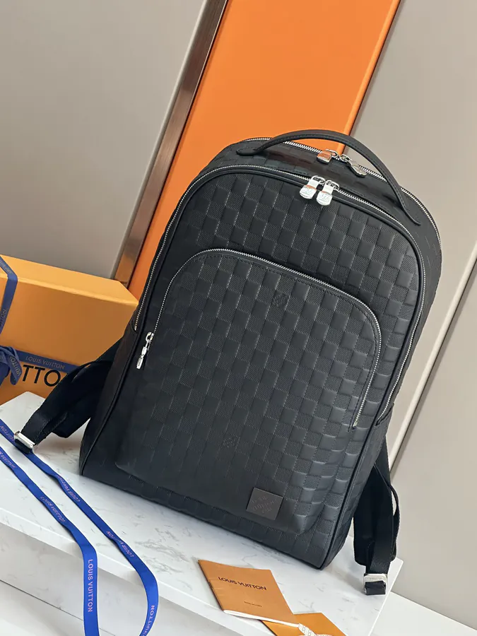 Avenue Damier Graphite Coated Canvas Messenger Bag