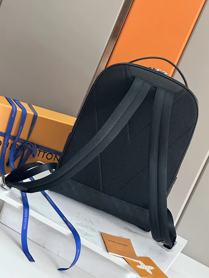 Avenue Damier Graphite Coated Canvas Messenger Bag