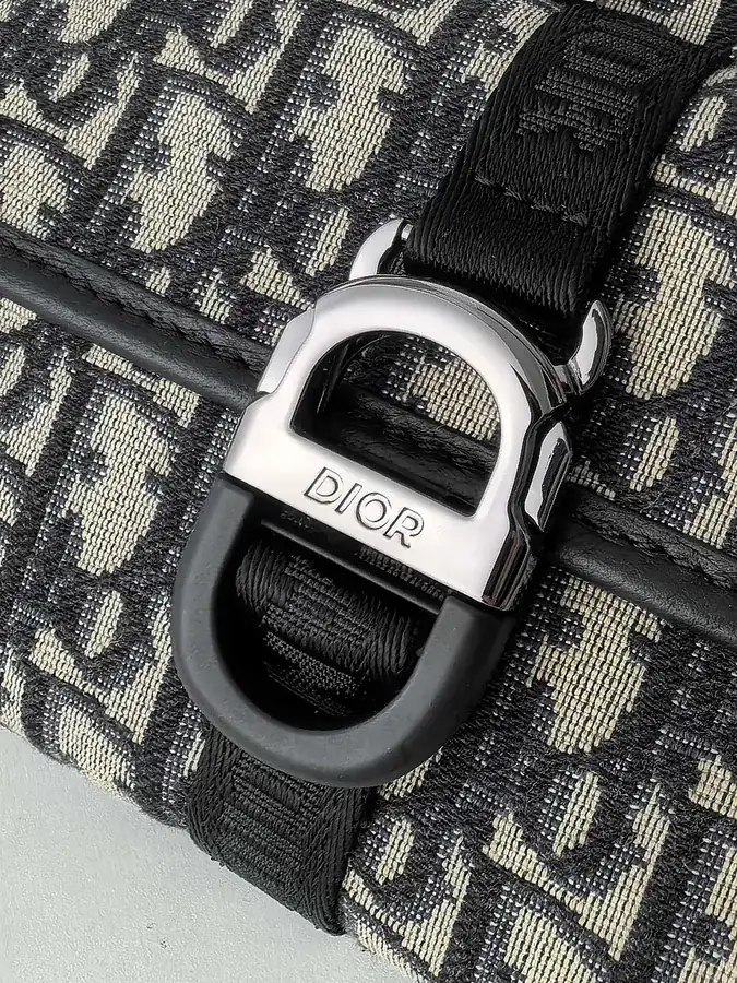 8 Spring 2025 Collection Bucket Bag