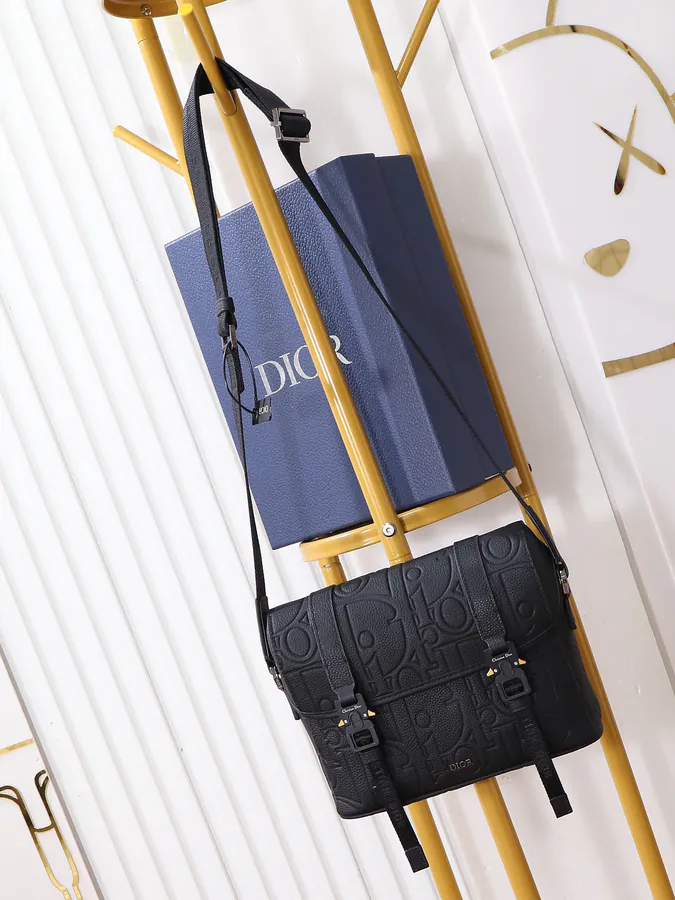 Hit The Road Flip Messenger Bag Black