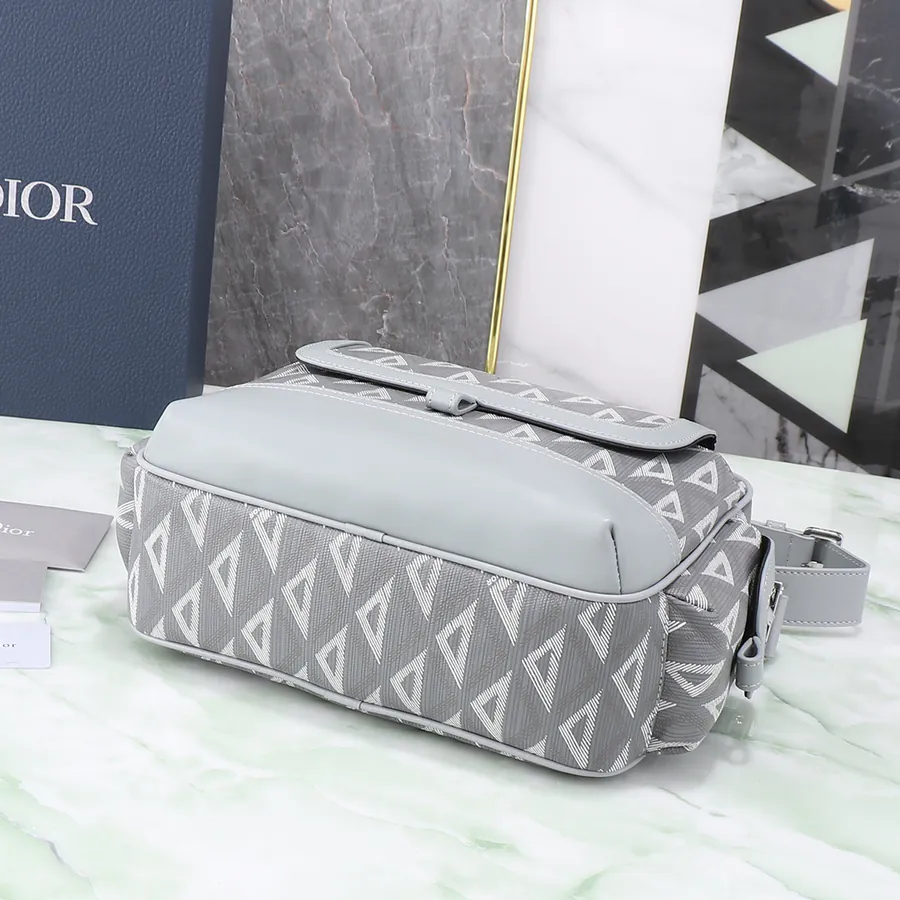 Hit the Road Messenger Bag 26 x 21 x 8 cm Modern Style