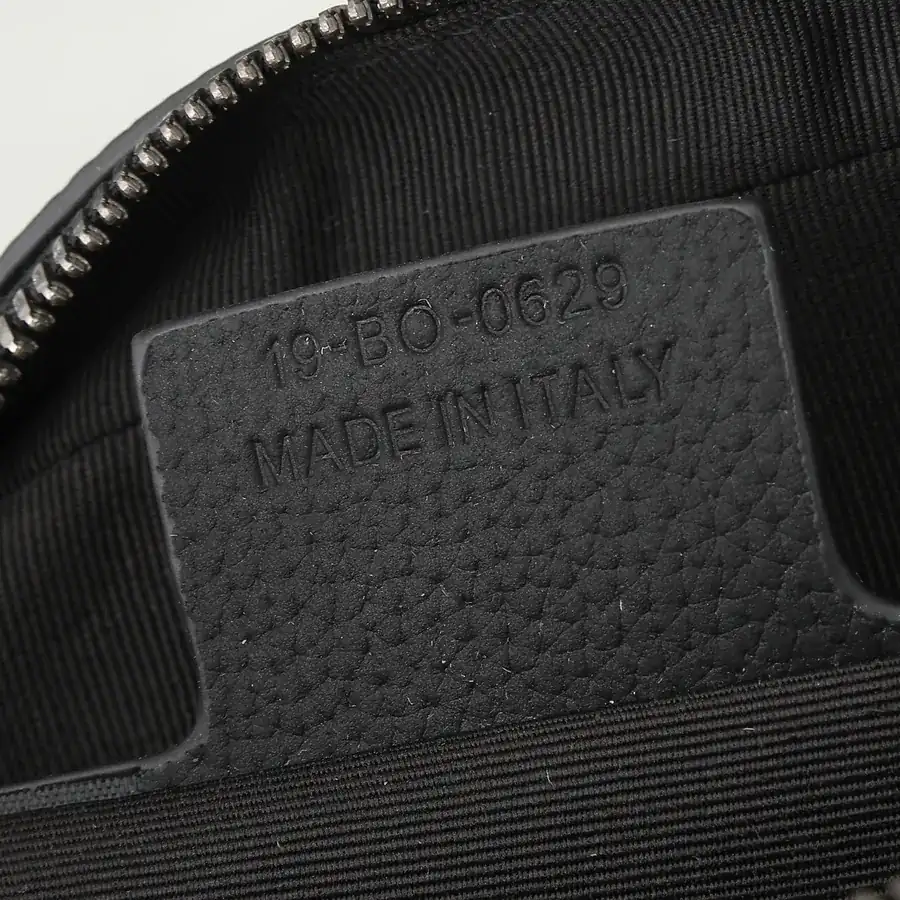 Rider 2.0 Zip Messenger Bag Black