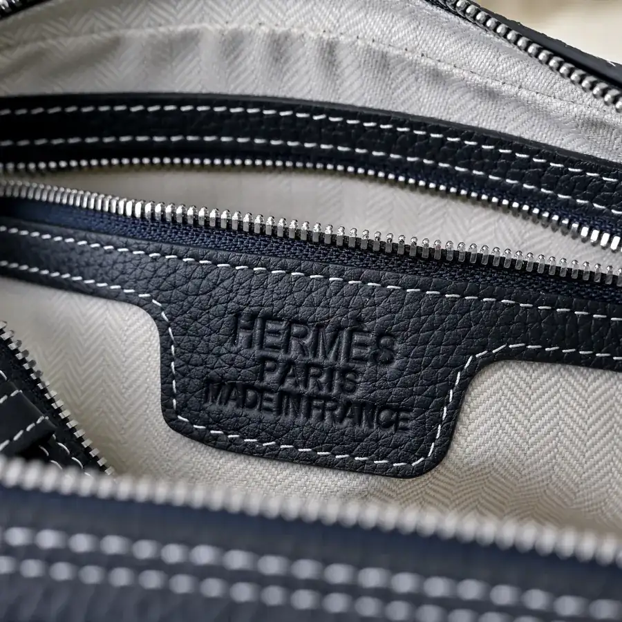 Hermes Men's Crossbody Bag Premium Calfskin, Elegant Hardware