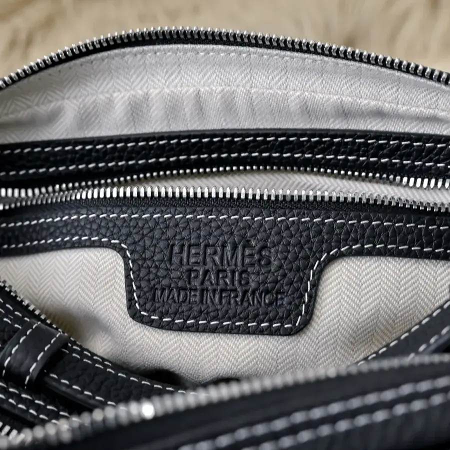 Hermes Men's Crossbody Bag Premium Calfskin, Elegant Hardware