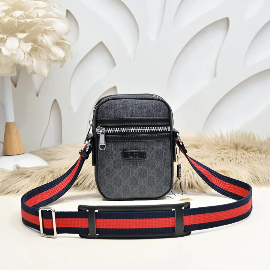 Gucci Men's Crossbody Bag Premium Leather, Stylish and Versatile