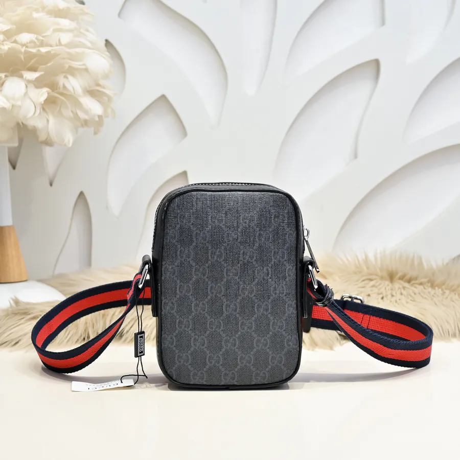Gucci Men's Crossbody Bag Premium Leather, Stylish and Versatile