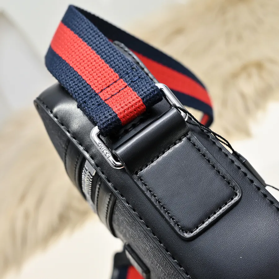 Gucci Men's Crossbody Bag Premium Leather, Stylish and Versatile