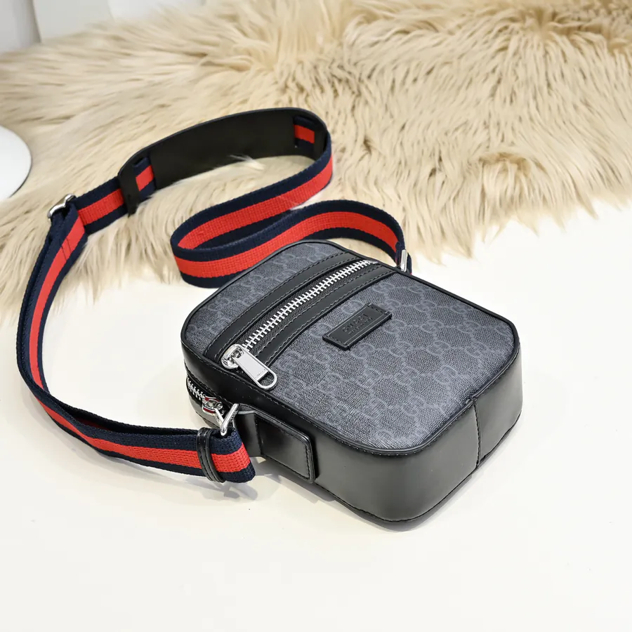 Gucci Men's Crossbody Bag Premium Leather, Stylish and Versatile