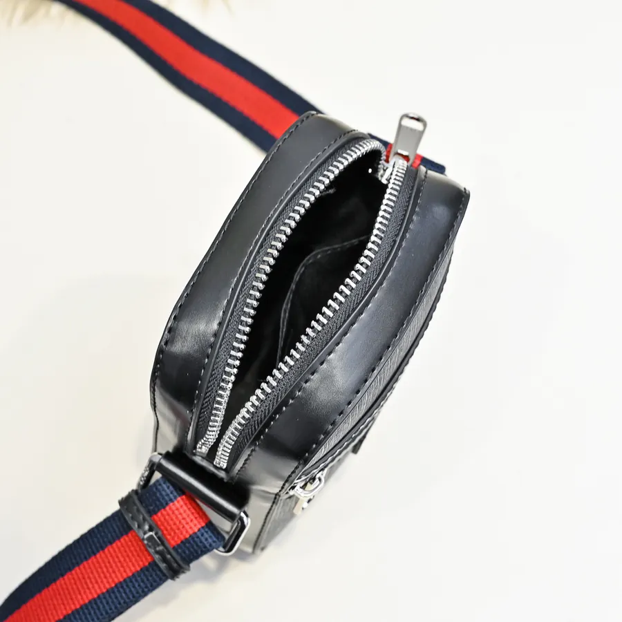Gucci Men's Crossbody Bag Premium Leather, Stylish and Versatile