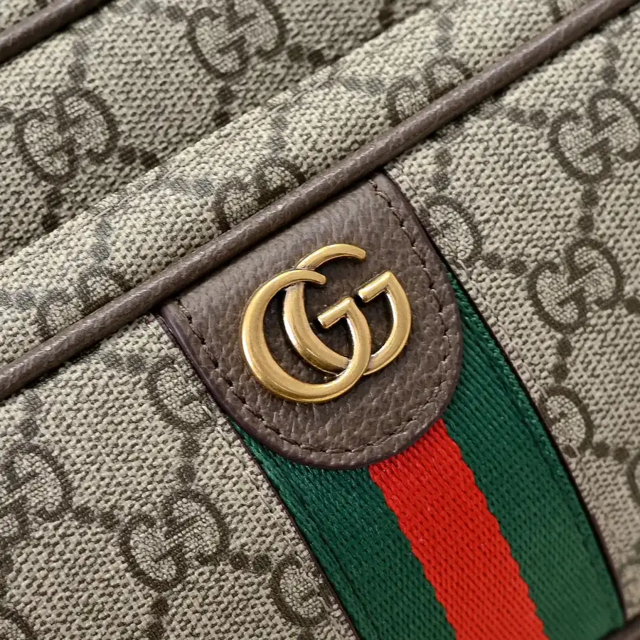 Gucci Men's Crossbody Bag Elegant Leather and Premium Hardware