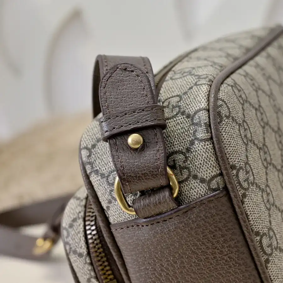 Gucci Men's Crossbody Bag Elegant Leather and Premium Hardware