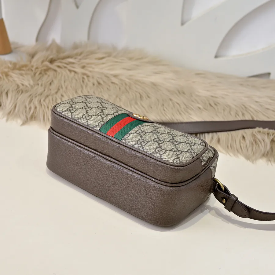 Gucci Men's Crossbody Bag Elegant Leather and Premium Hardware