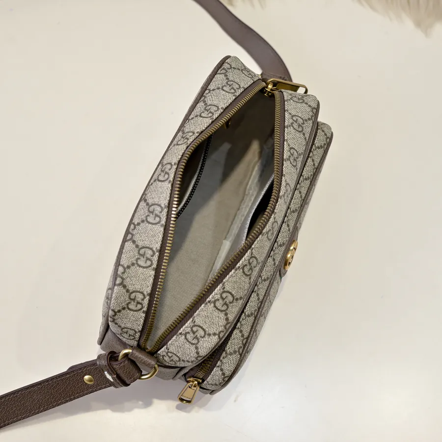 Gucci Men's Crossbody Bag Elegant Leather and Premium Hardware