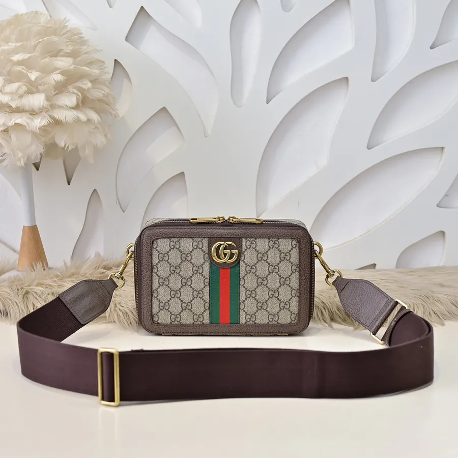 Gucci Men's Crossbody Bag Premium Leather, Stylish and Versatile