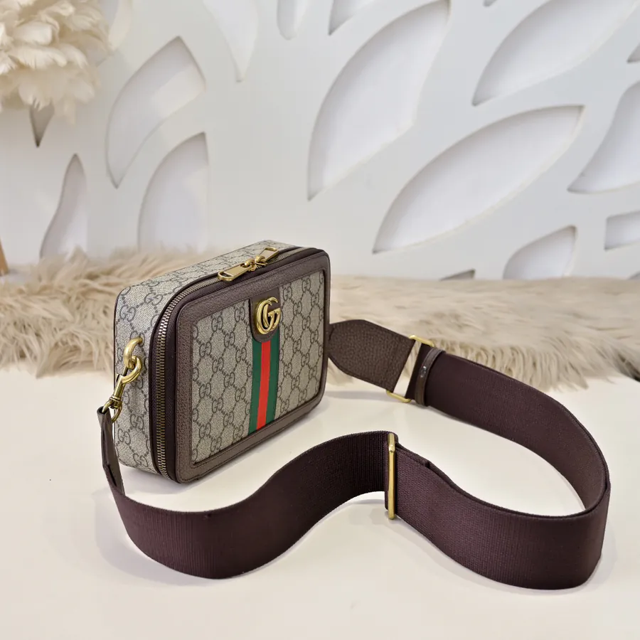 Gucci Men's Crossbody Bag Premium Leather, Stylish and Versatile