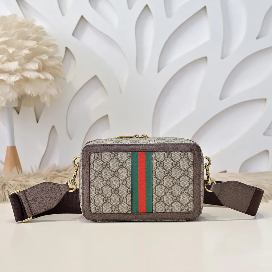 Gucci Men's Crossbody Bag Premium Leather, Stylish and Versatile
