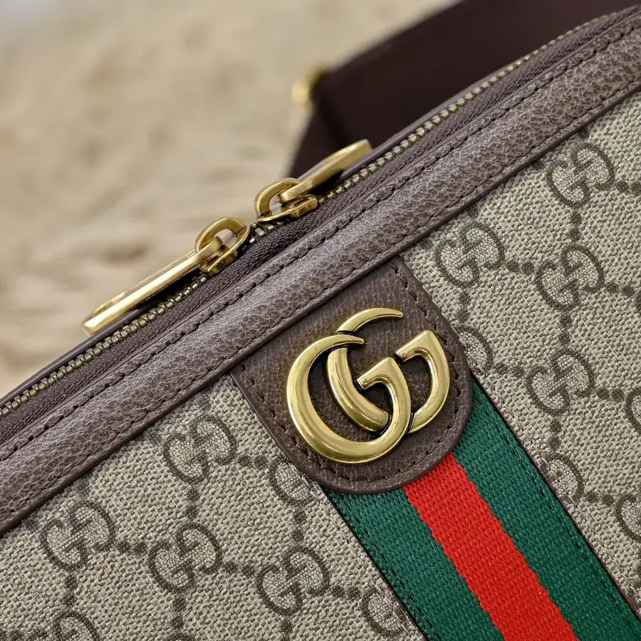 Gucci Men's Crossbody Bag Premium Leather, Stylish and Versatile