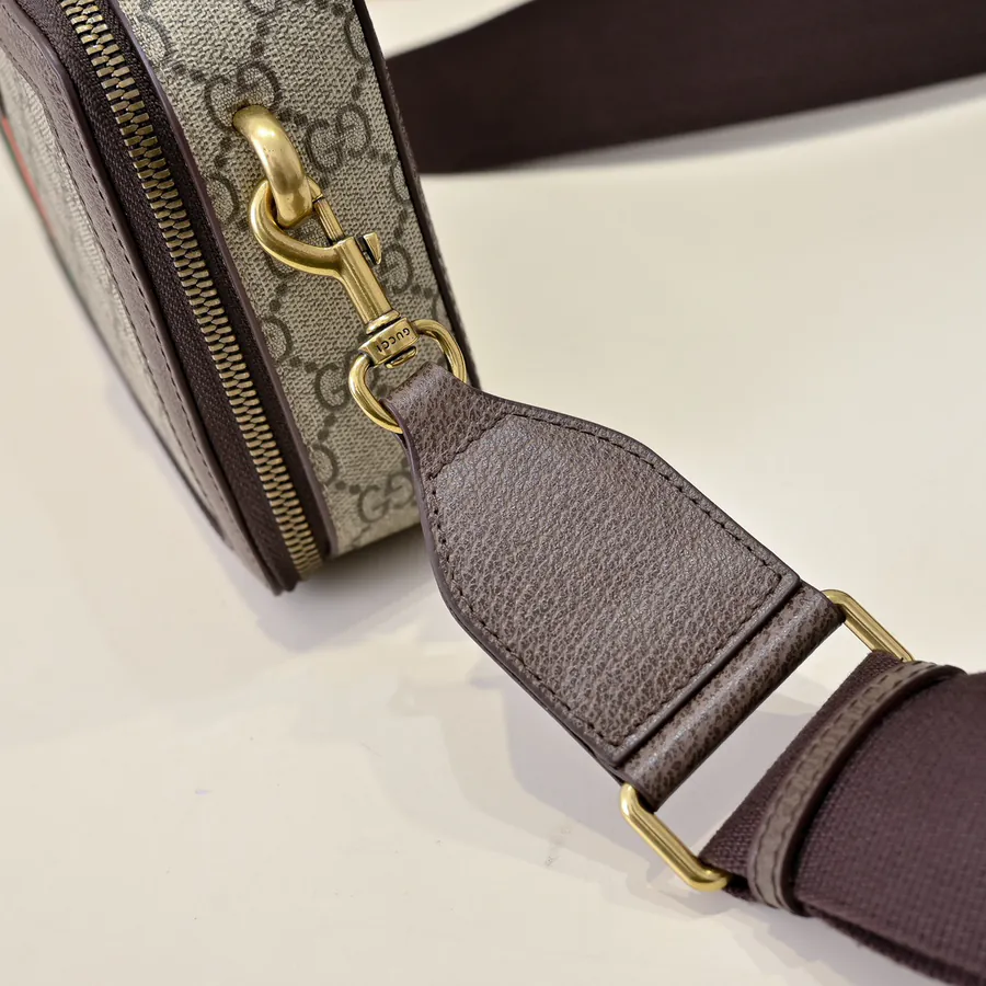Gucci Men's Crossbody Bag Premium Leather, Stylish and Versatile