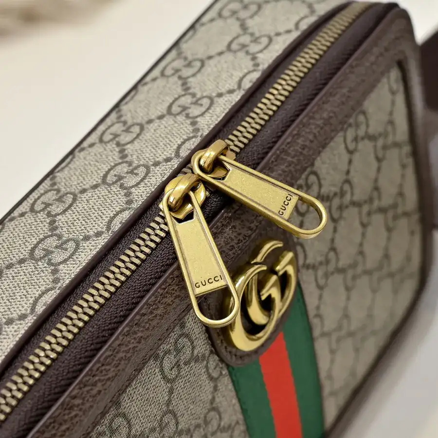 Gucci Men's Crossbody Bag Premium Leather, Stylish and Versatile