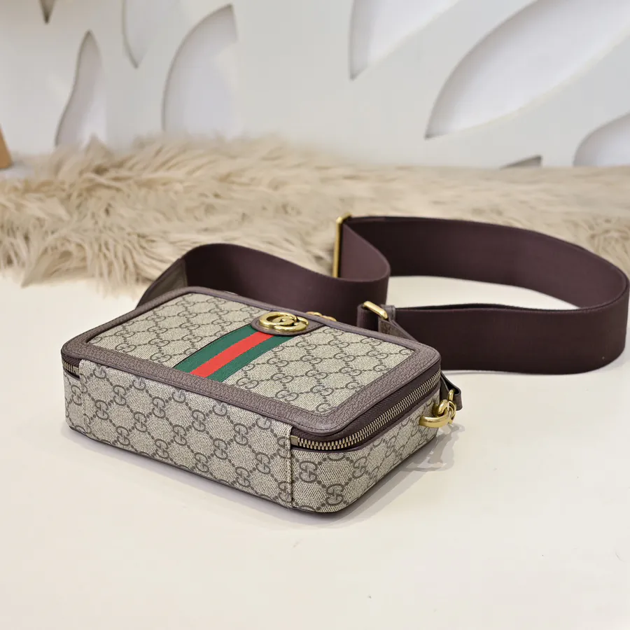 Gucci Men's Crossbody Bag Premium Leather, Stylish and Versatile