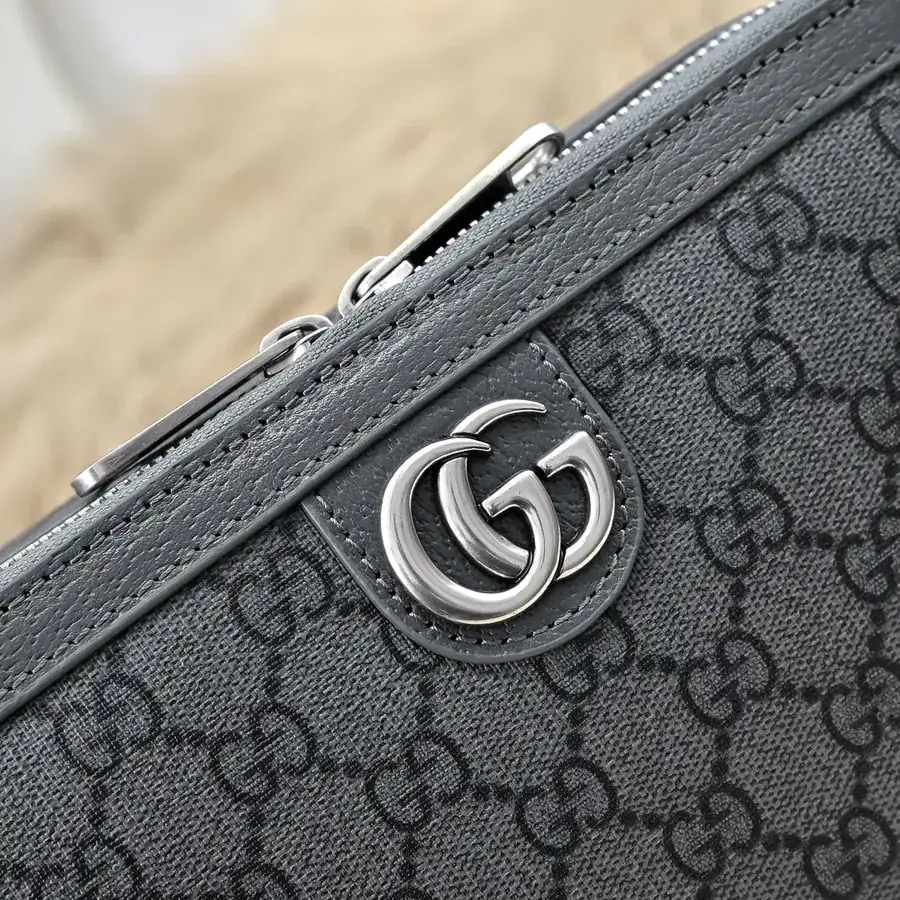 Gucci Men's Crossbody Bag Premium Leather, Elegant Hardware