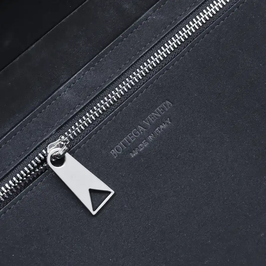 BV Latest Men's Briefcase Premium Leather, Elegant Design