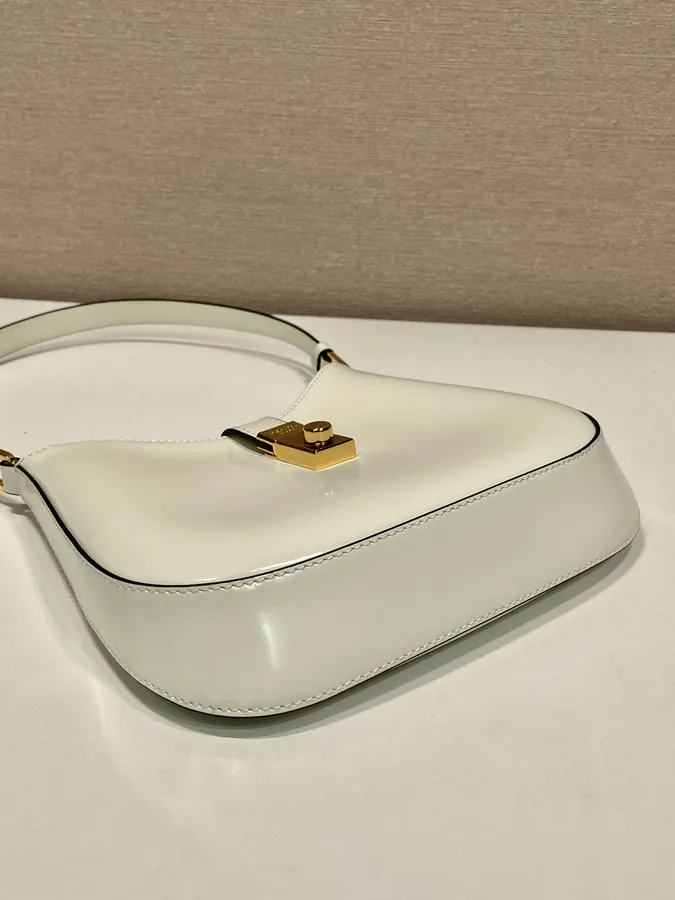Cheo Shoulder Bag Premium Leather, Versatile Style