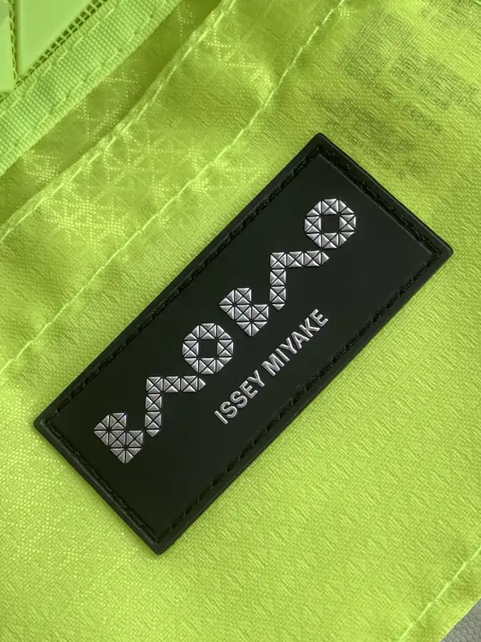 ISSEY MIYAKE Bao Bao Small