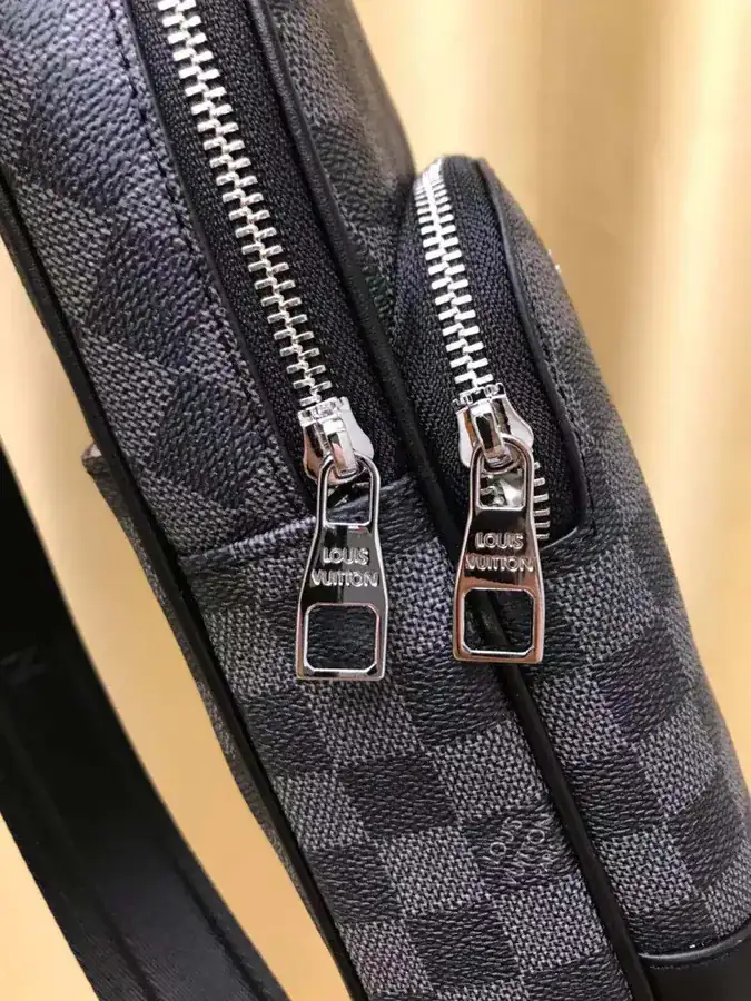 P210 V Family Bag