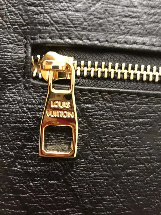 2023 V Collection Crossbody Bag Black, Classic Design