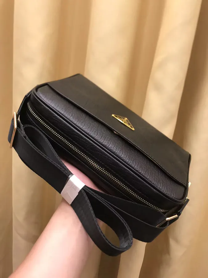 2023 V Brand New Crossbody Bag Classic Design, Grained Calfskin, Black