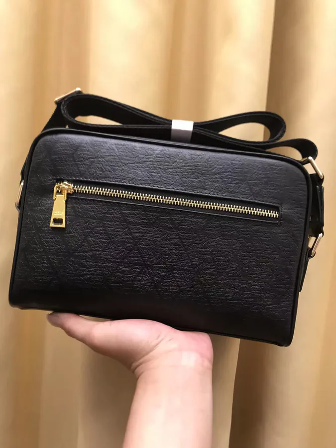 2023 V Brand New Crossbody Bag Classic Design, Grained Calfskin, Black