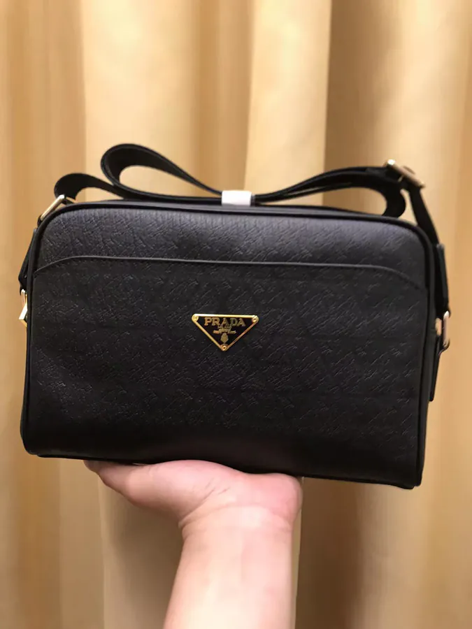 2023 V Brand New Crossbody Bag Classic Design, Grained Calfskin, Black