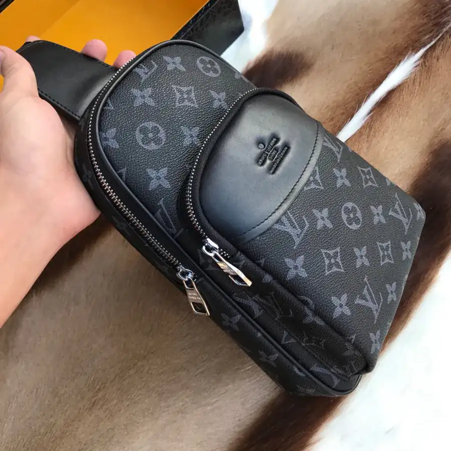 New Background V Family Style V Chest Bag