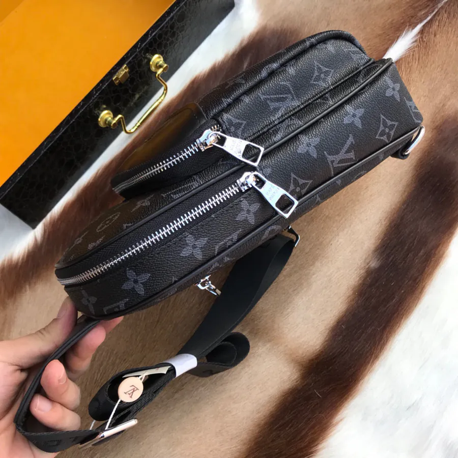 New Background V Family Style V Chest Bag