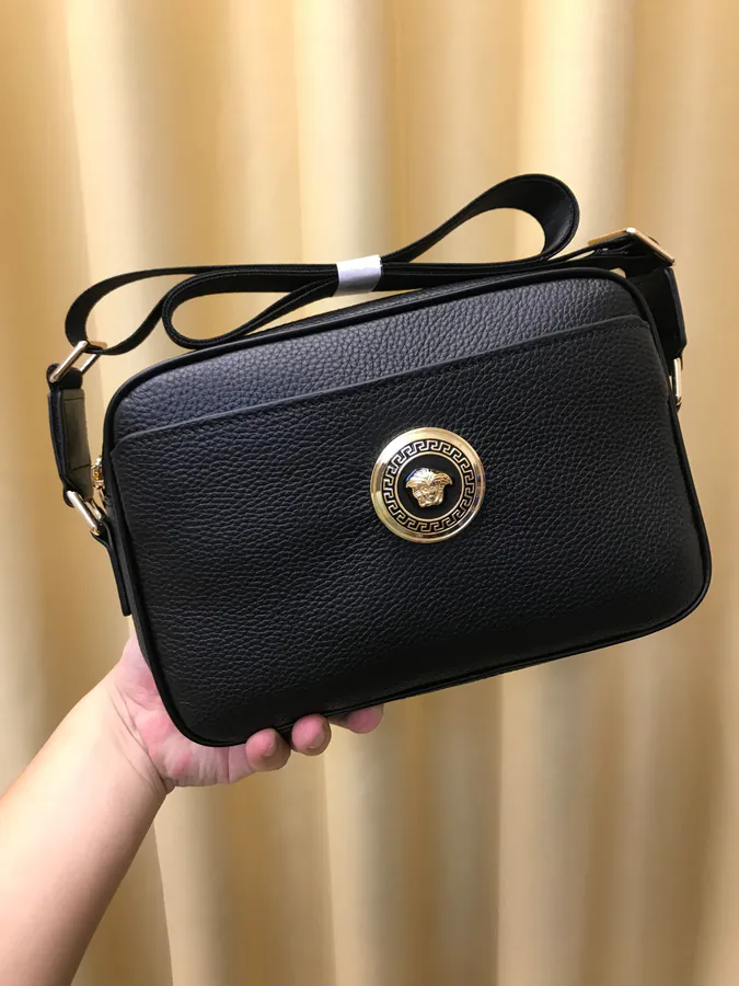 2021 New Fanjia Crossbody Bag Classic Design with Zippered Pockets