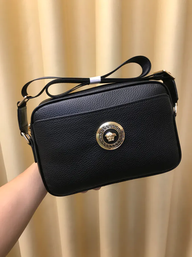 2021 New Fanjia Crossbody Bag Classic Design with Zippered Pockets
