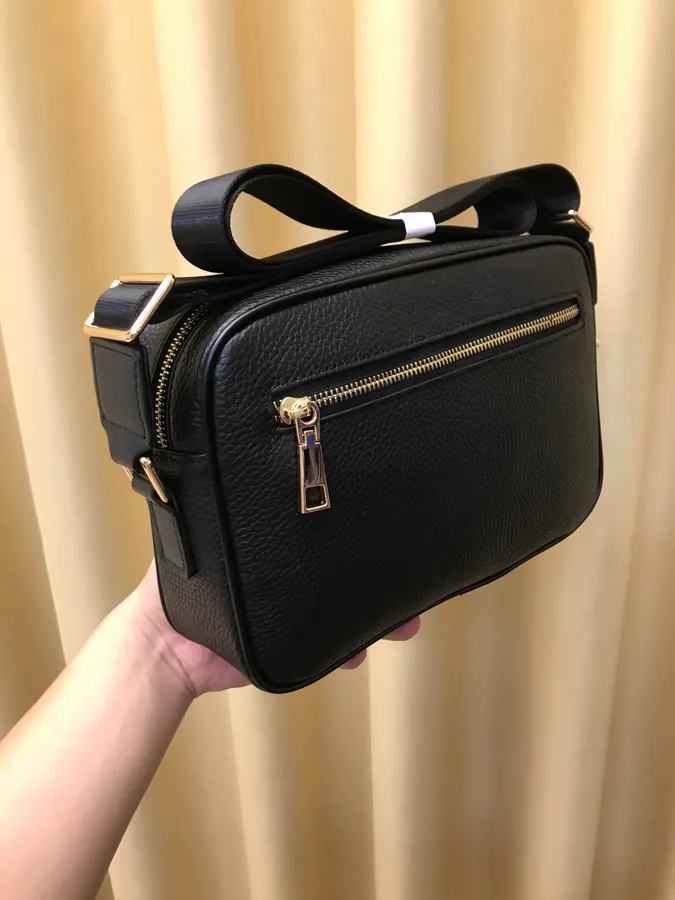 2021 New Fanjia Crossbody Bag Classic Design with Zippered Pockets