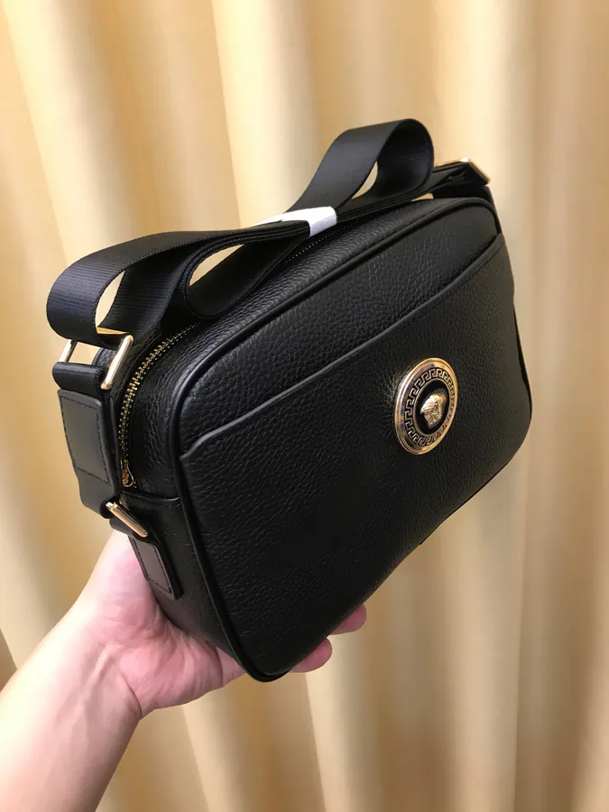 2021 New Fanjia Crossbody Bag Classic Design with Zippered Pockets